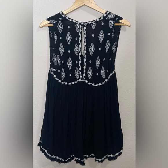 Free People Black Diamond Embroidered Sleeveless Tunic Top Size  XS - Picture 6 of 11
